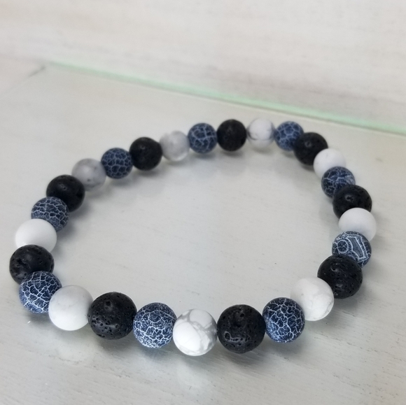 Efloresce Agate, Lava & Hematite Stretch Bracelet - Picture 4 of 9